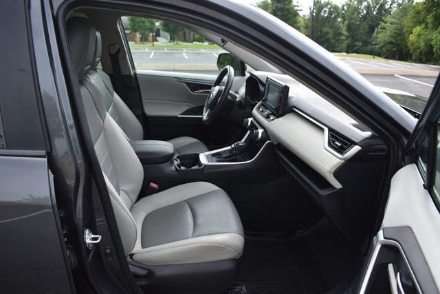 2019 Toyota RAV4 XLE Premium AWD - 22899654 - 22