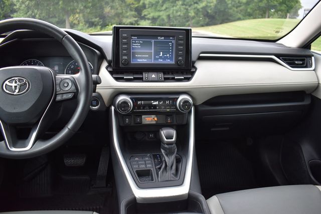 2019 Toyota RAV4 XLE Premium AWD - 22899654 - 31