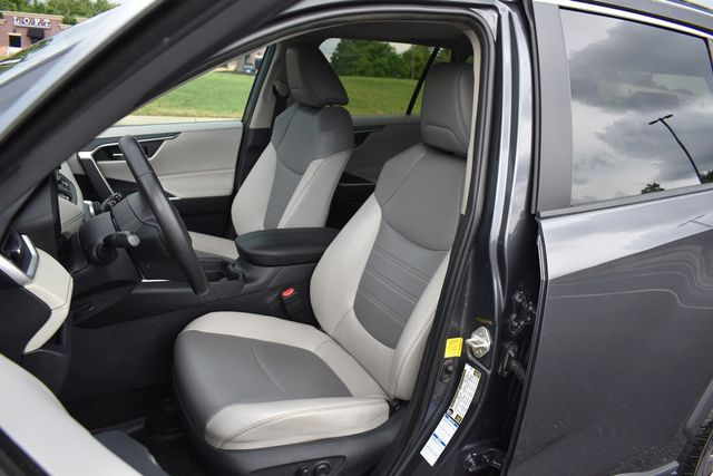 2019 Toyota RAV4 XLE Premium AWD - 22899654 - 3