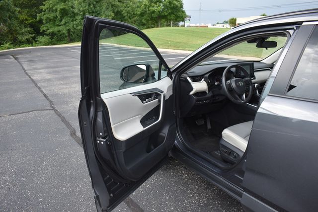 2019 Toyota RAV4 XLE Premium AWD - 22899654 - 41