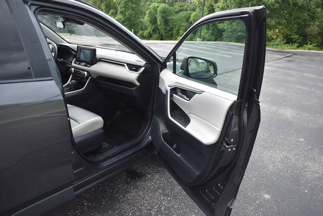 2019 Toyota RAV4 XLE Premium AWD - 22899654 - 42