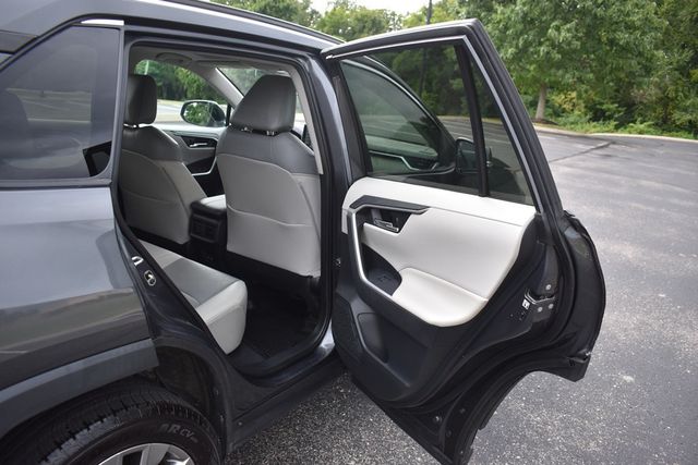 2019 Toyota RAV4 XLE Premium AWD - 22899654 - 44