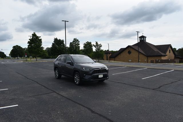 2019 Toyota RAV4 XLE Premium AWD - 22899654 - 45