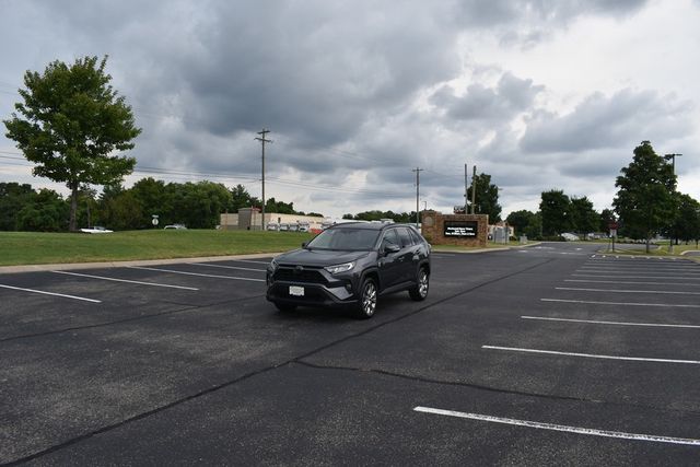 2019 Toyota RAV4 XLE Premium AWD - 22899654 - 46