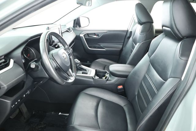 2019 Toyota RAV4 XLE Premium AWD with Cold Weather Package - 22929932 - 17