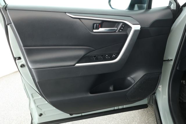 2019 Toyota RAV4 XLE Premium AWD with Cold Weather Package - 22929932 - 8