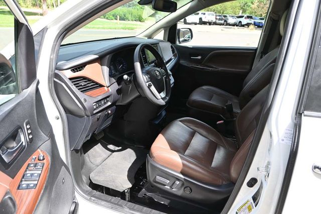 2019 Toyota Sienna Limited Premium FWD 7-Passenger - 22925025 - 12