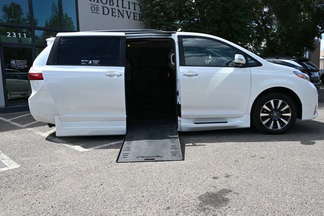 2019 Toyota Sienna Limited Premium FWD 7-Passenger - 22925025 - 16