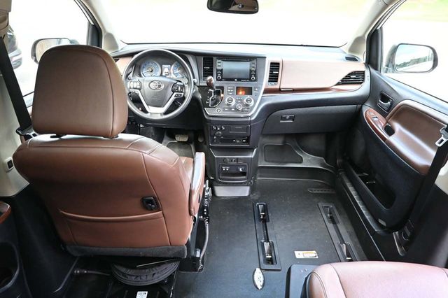 2019 Toyota Sienna Limited Premium FWD 7-Passenger - 22925025 - 20