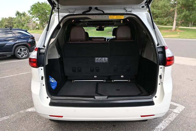 2019 Toyota Sienna Limited Premium FWD 7-Passenger - 22925025 - 24