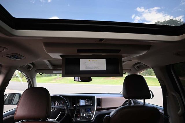 2019 Toyota Sienna Limited Premium FWD 7-Passenger - 22925025 - 29