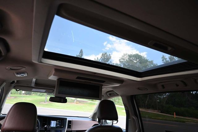 2019 Toyota Sienna Limited Premium FWD 7-Passenger - 22925025 - 30