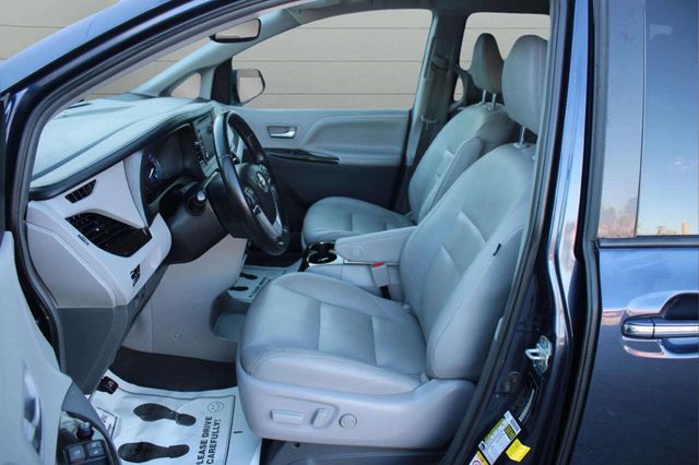 2019 Toyota Sienna XLE Automatic Access Seat FWD 7-Passenger - 22928607 - 11
