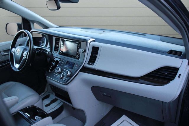 2019 Toyota Sienna XLE Automatic Access Seat FWD 7-Passenger - 22928607 - 16