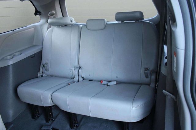2019 Toyota Sienna XLE Automatic Access Seat FWD 7-Passenger - 22928607 - 19