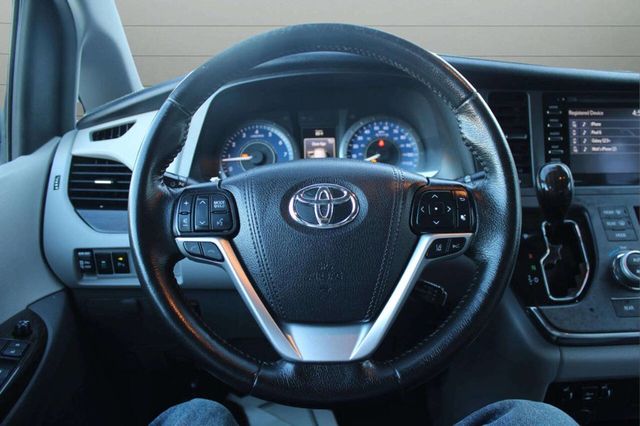 2019 Toyota Sienna XLE Automatic Access Seat FWD 7-Passenger - 22928607 - 22