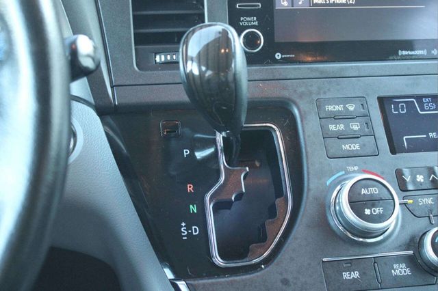 2019 Toyota Sienna XLE Automatic Access Seat FWD 7-Passenger - 22928607 - 25