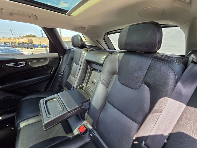 2019 Volvo XC60 T6 AWD Momentum - 22904172 - 24