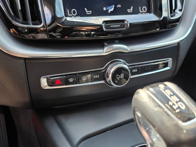 2019 Volvo XC60 T6 AWD Momentum - 22904172 - 36