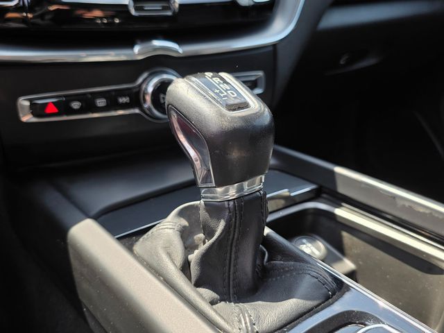 2019 Volvo XC60 T6 AWD Momentum - 22904172 - 37