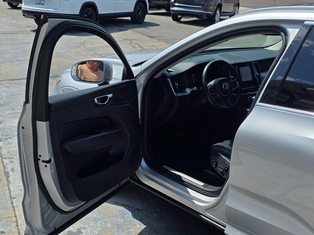 2019 Volvo XC60 T6 AWD Momentum - 22904172 - 45