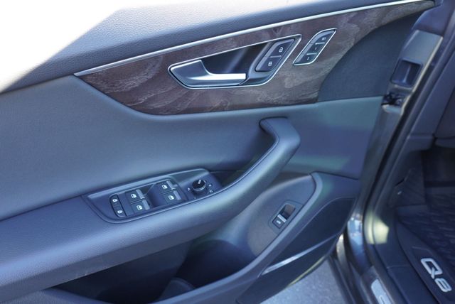 2020 Audi Q8 Premium Plus 55 TFSI quattro - 22934691 - 29