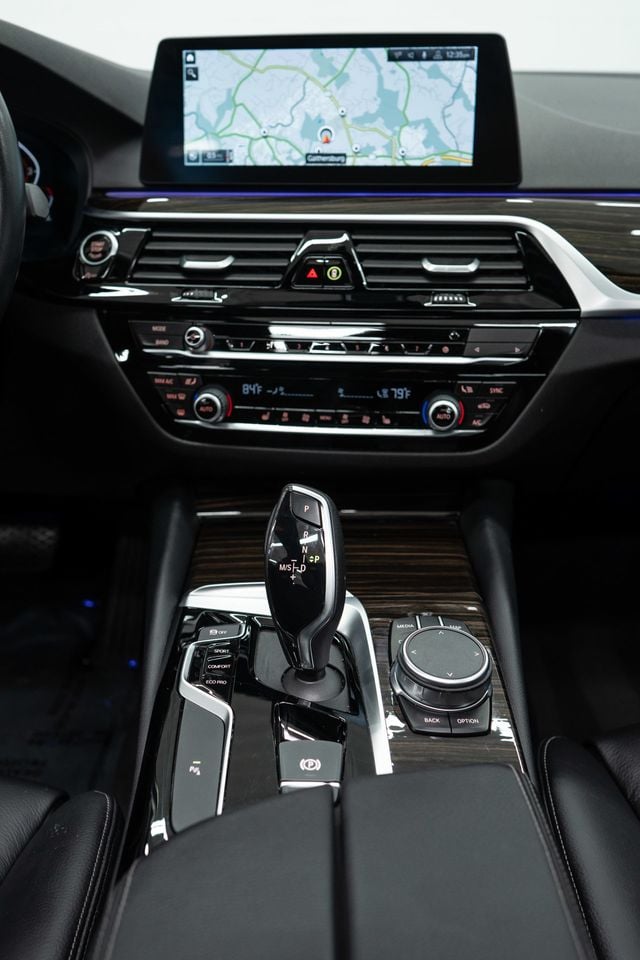 2020 BMW 5 Series 530i xDrive - 22306076 - 17