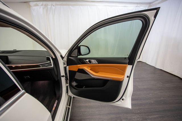 2020 BMW X7 xDrive40i Sports Activity Vehicle - 22937903 - 16