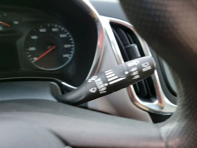 2020 Chevrolet Equinox LS Sport Utility 4D - 22936342 - 31