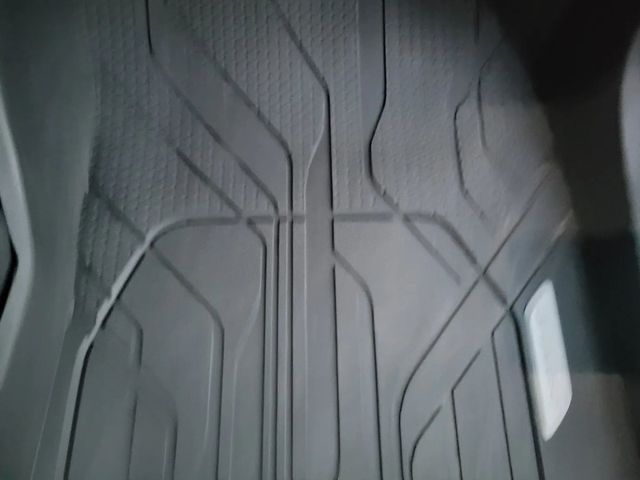 2020 Chevrolet Equinox LS Sport Utility 4D - 22936342 - 32