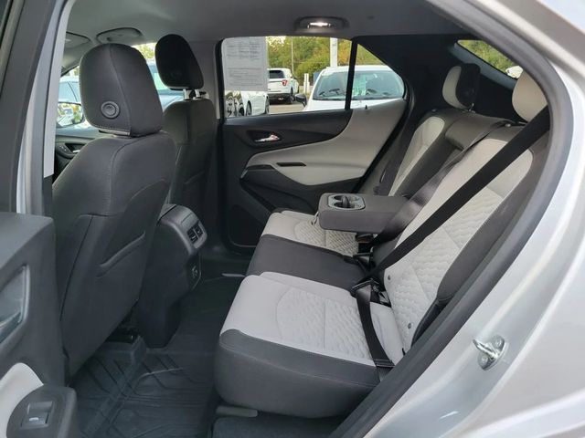 2020 Chevrolet Equinox LS Sport Utility 4D - 22936342 - 3