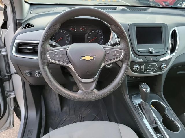 2020 Chevrolet Equinox LS Sport Utility 4D - 22936342 - 5