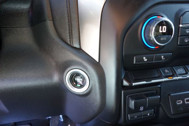 2020 Chevrolet Silverado 1500 ONE OWNER,PREMIUM WHEELS WITH  NEW TIRES,POWER RUNNING BOARDS - 22914403 - 21