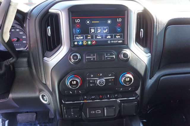 2020 Chevrolet Silverado 1500 ONE OWNER,PREMIUM WHEELS WITH  NEW TIRES,POWER RUNNING BOARDS - 22914403 - 22