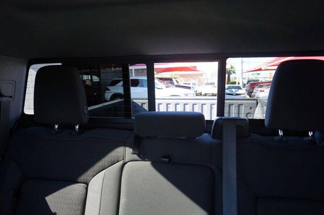 2020 Chevrolet Silverado 1500 ONE OWNER,PREMIUM WHEELS WITH  NEW TIRES,POWER RUNNING BOARDS - 22914403 - 27