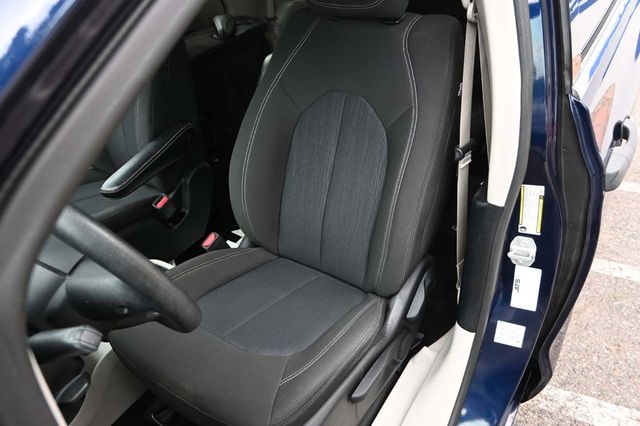 2020 Chrysler Voyager L FWD - 22917642 - 13