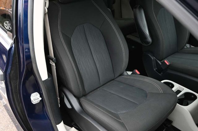 2020 Chrysler Voyager L FWD - 22917642 - 15