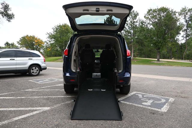 2020 Chrysler Voyager L FWD - 22917642 - 17