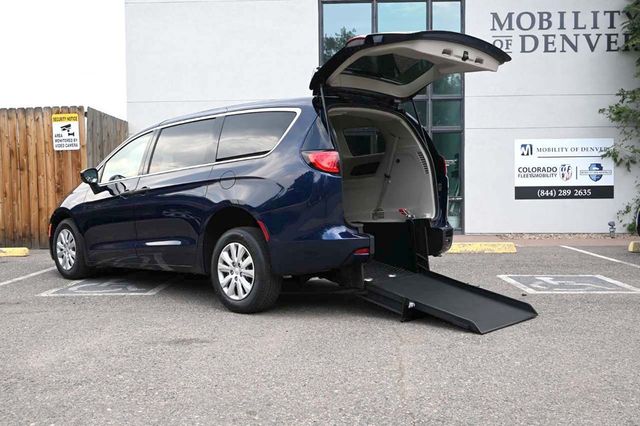 2020 Chrysler Voyager L FWD - 22917642 - 1