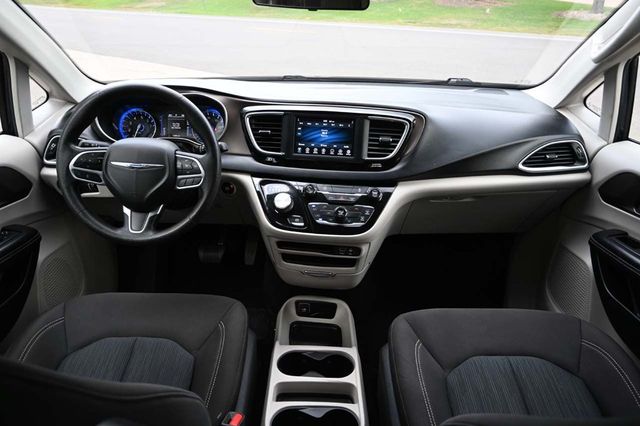 2020 Chrysler Voyager L FWD - 22917642 - 21