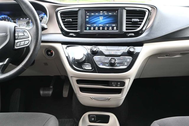 2020 Chrysler Voyager L FWD - 22917642 - 22