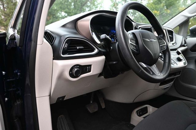 2020 Chrysler Voyager L FWD - 22917642 - 26