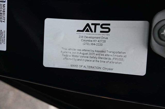 2020 Chrysler Voyager L FWD - 22917642 - 29