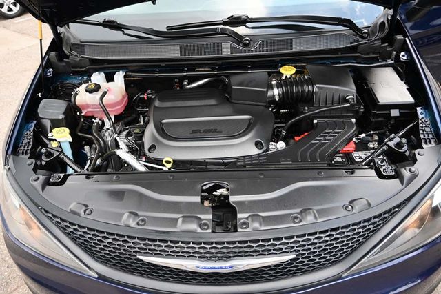 2020 Chrysler Voyager L FWD - 22917642 - 30