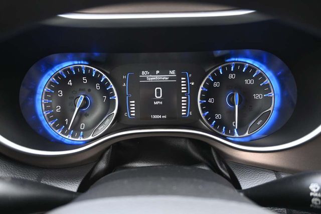 2020 Chrysler Voyager L FWD - 22917642 - 31