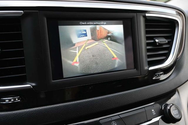 2020 Chrysler Voyager L FWD - 22917642 - 32