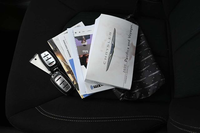 2020 Chrysler Voyager L FWD - 22917642 - 33