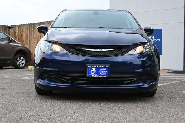 2020 Chrysler Voyager L FWD - 22917642 - 3