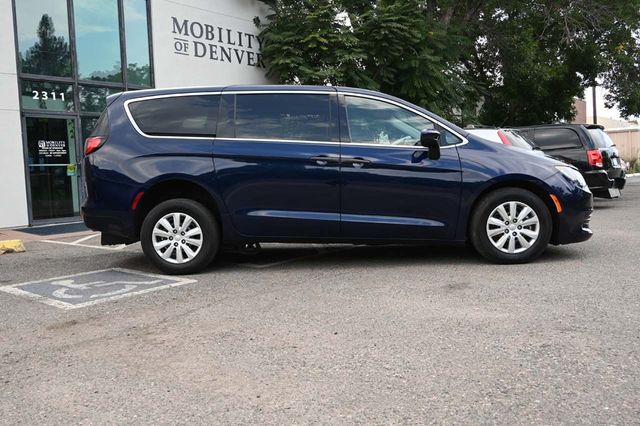 2020 Chrysler Voyager L FWD - 22917642 - 4