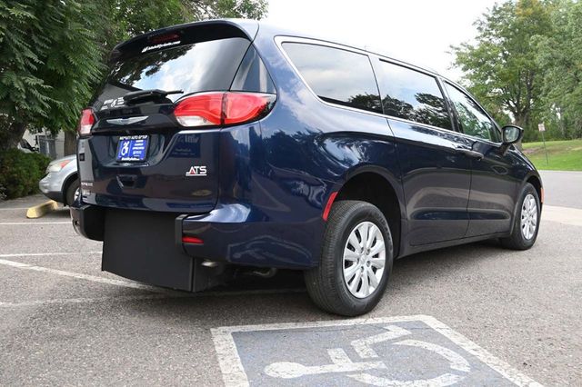 2020 Chrysler Voyager L FWD - 22917642 - 5